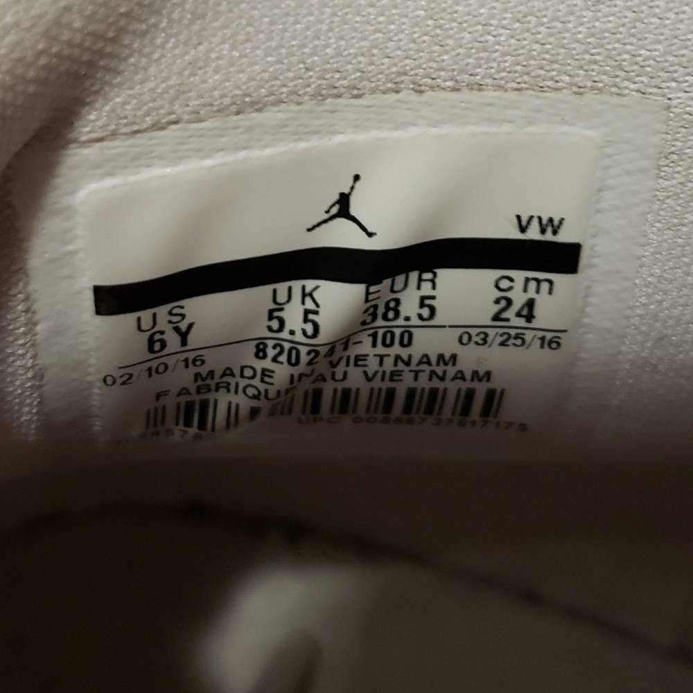 Air Jordan Unisex High Top Gym Shoes - Picture 8 of 8